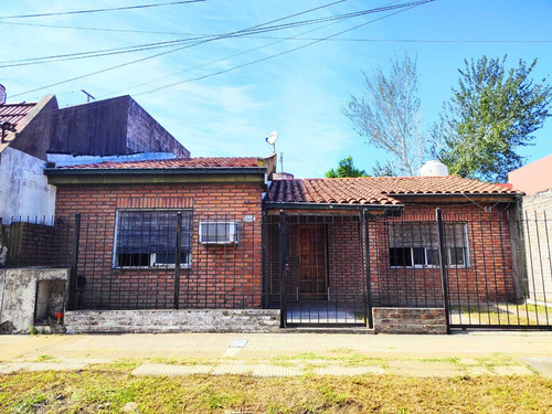 Casa 4 Ambientes Venta Castelar Norte-refaccionar