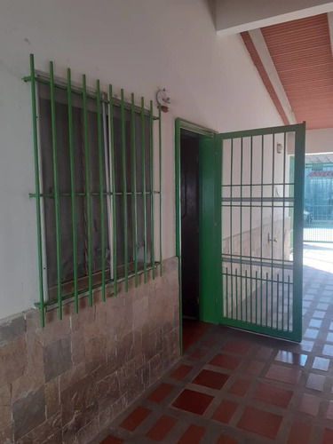 Imagen 5 de 16 de En Venta Amplia Casa En Borburata C-5623919