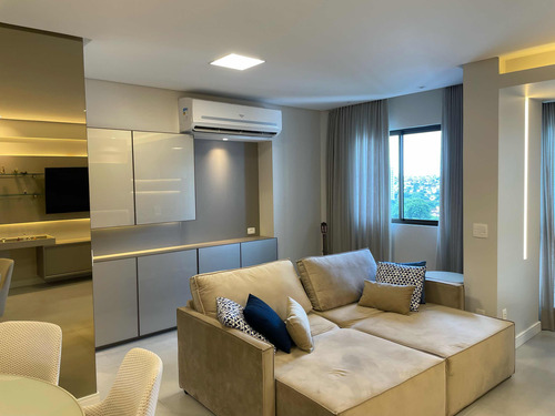 Apartamento Com Acabamento Em Alto Padrão.