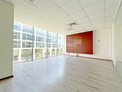 Gran Oficina En Arriendo Privado Y Sala De Reuniones