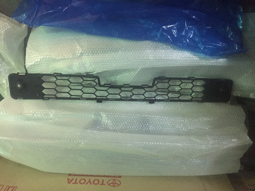 Rejilla Inferior De Parachoque Toyota Hilux 2009-2011 Orig.
