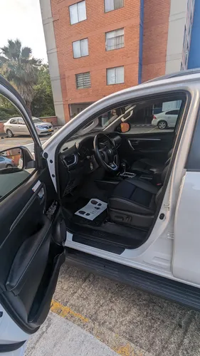 Fortuner 2.4 Sr, Diesel 4x2, Automatíca. Placa Termina En 4.