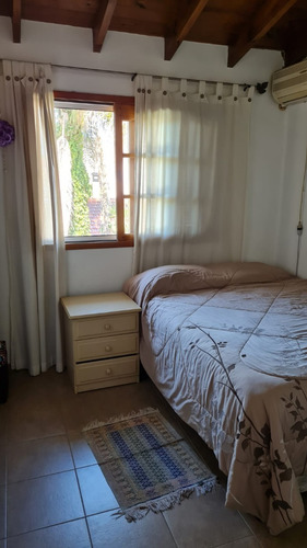 Excelente Chalet En Dos Plantas, Cinco Ambientes Sobre Lote De 8,66 X 30,65m.
