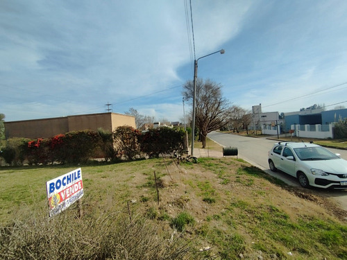 Lote En Venta-calle Molina Campos Entre Ramon Y Cajal Y Yapeyu