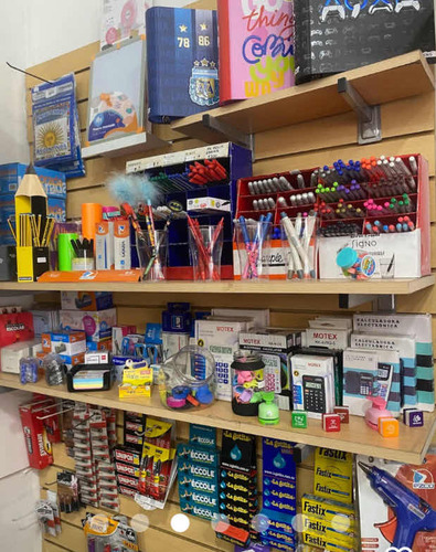 Vendo Hermoso Fondo De Comercio Librería! 25 Años En La Zona