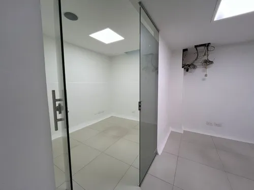 Consultorio En Arriendo/venta En Los Cedros. Cod V16262