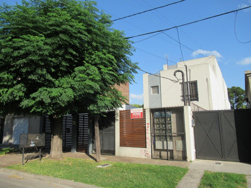 Imagen 2 de 14 de Departamento 2 Ambientes Planta Alta Villa Morra Pilar