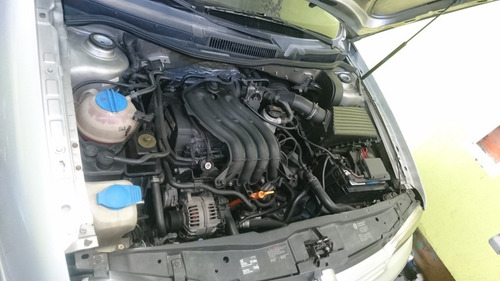Imagem 8 de 9 de Volkswagen Golf 2004 2.0 5p Manual