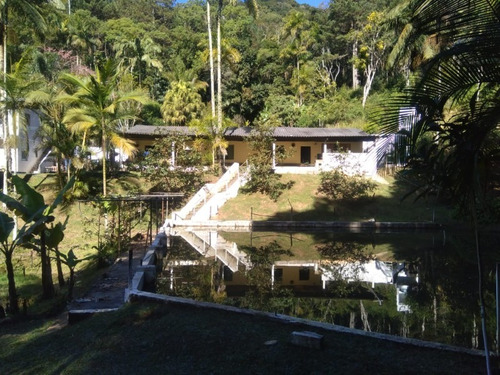Imagem 1 de 14 de Sitio 24.600m² C/ 02 Lagos E Piscina A 6km Da Rodovia Em