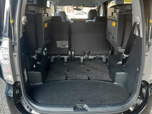 Imagen 7 de 10 de Toyota Voxy Automática