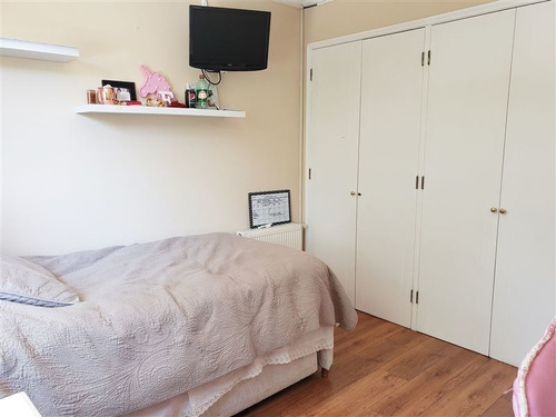 Casa En Venta De 4 Dorm. En Peñalolén