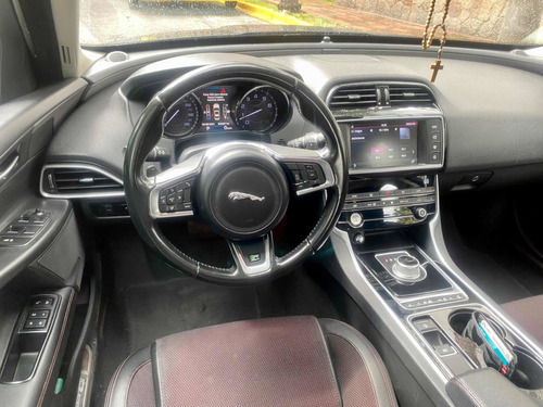 Imagen 5 de 15 de Jaguar Xe 2016 2.0 R-sport At