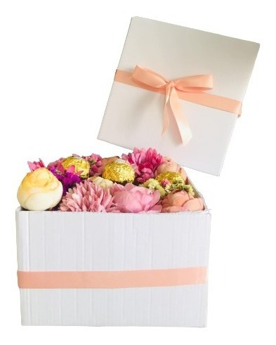 Caja Decorada Con Flores Artificiales Y Chocolates Para Rega