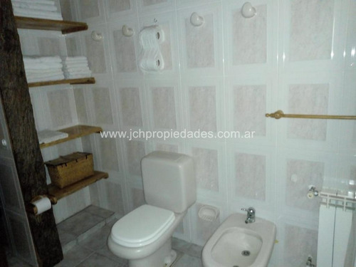 Casa Con Amplio Jardin En Altos De Manzano - La Angostura