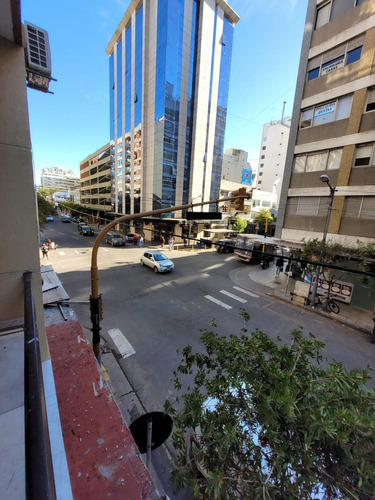 Ambiente A La Calle Con Balcon Reciclado Vereda De Sol 