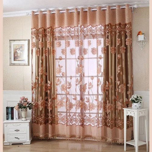 Elegante Ventana De Lujo Con Diseño Floral.