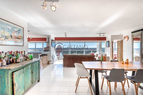 Hermoso Penthouse Lincoln Center- Ref: 639