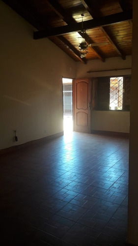 Casa En Venta De 3 Dormitorios