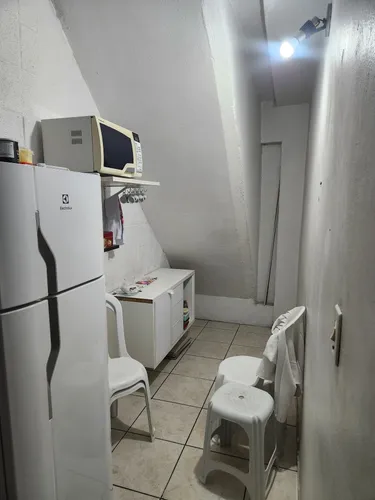 Passo Ponto Salão De Beleza Com Profissionais E Clientes.
