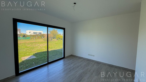 Venta Casa - Barrio Privado Santa Emilia / Pilar Del Este