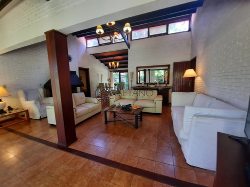 Hermosa Casa Ubicada Estratégicamente En El Barrio De San Rafael- Ref: 2075