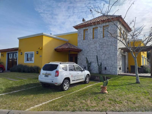 Excelente Casa 4 Amb. Con Pileta