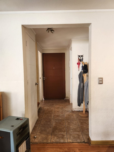 Casa En Venta De 3 Dorm. + Servicio En Colina