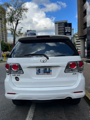 Imagen 4 de 13 de Toyota Fortuner 2012