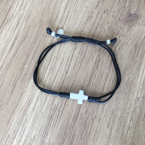 Imagen 4 de 10 de Pulsera Cruz Hilo Negro Y Plata .925 Agálea Joyería