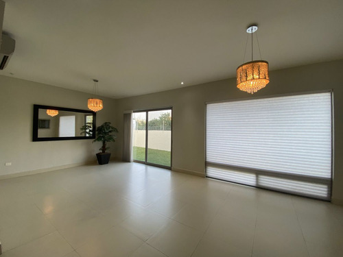 Casa En Venta, Soria Residencial, El Uro