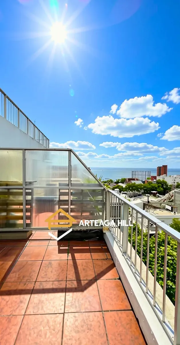 Alquiler | Monoambiente Al Frente En El Centro | Gran Terraza Con Vista Al Mar | Bajos Gastos Comunes Y Barbacoa | Proximo A 18 De Julio | 4 Cuadras De La Rambla · Foto 6