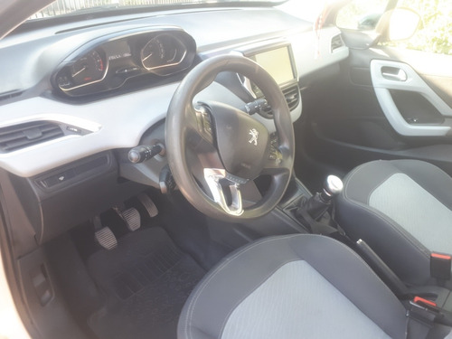 Peugeot 208 1.5 Allure Touchscreen 2016