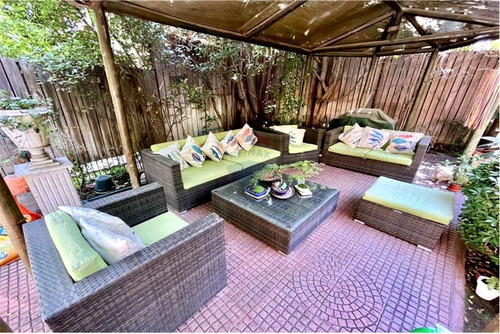 Casa Con Espacio Comercial En Venta