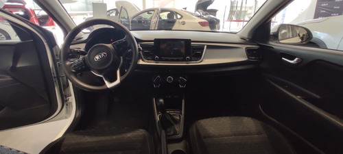 Imagen 4 de 6 de Rio Hatchback Lx Tm