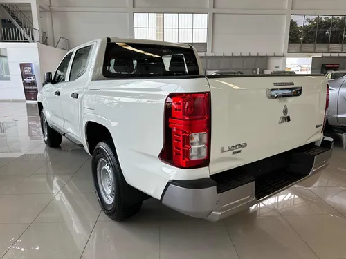 Mitsubishi L200 Glx Plus 2.4 Turbo-diesel. Sp