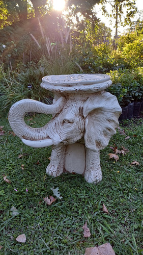 Mesa Grande Elefante De 52 Cm De Alto En Resina Crema