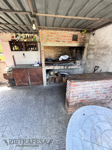 Casa En Venta, 3dormitorios, 1baño, Patio, Cochera, Barbacoa. Flor De Maroñas.