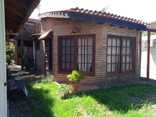 Imagen 3 de 29 de Venta De Hermosa Casa 2 Dormitorios, Gran Jardín, La Floresta