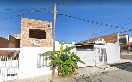 Casa En Venta De 2 Recamaras Col Periodistas, Aguascalientes Ags.