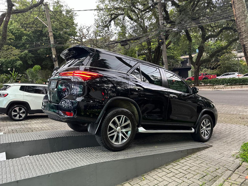 Toyota Hilux SW4 2.8 SRX 4X4 7 LUGARES 16V TURBO INTERCOOLER DIESEL 4P AUTOMÁTICO
