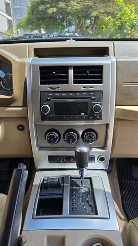 Camioneta 4x4 - Combustible Dual - Caja Automática
