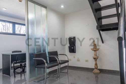 Calle 23 E/ 45 Y 46 - Complejo De 6 Oficinas En El Casco Totalmente Equipadas!!!