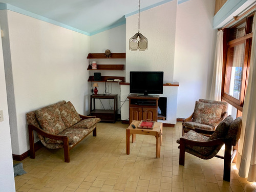 Excelente Casa Zona Golf, 3 Dormitorios 3 Baños Cochera Quincho Cerrado Parrilla Hermoso Parque