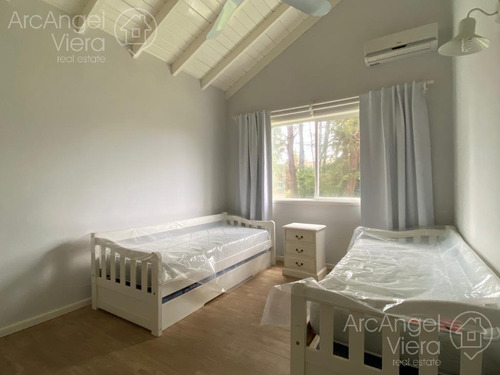 Casa - La Arbolada - En Barrio Priado -punta Del Este