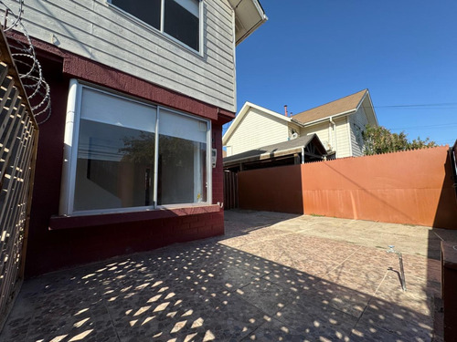 Arriendo Casa 3 Dormitorios Excelente Ubicación En Sta Cruz