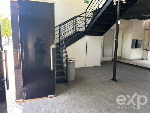 Local Comercial En Arriendo En Las Condes En Primer Piso