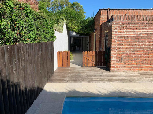 Casa Cuatro Dormitorios Tres Baños Uno En Suite