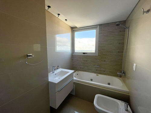 Imagen 8 de 24 de Venta Departamento - 3 Dormitorios 2 Baños Toilette Servicio Completo - Punta Del Este - Playa Brava - Ref:4414033