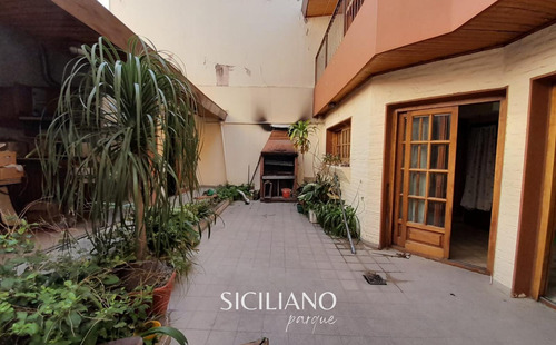 Reservado - Casa - Boedo - 4 Amb C/garage, Patio, Balcón, Quincho Y Parrilla S/lote Propio. - 218m²