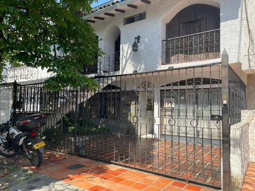 Casa En Venta En Cali Urbanización Colseguros. Cod 15499